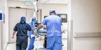 Mãe omite diagnóstico de Covid-19 e falece junto com o marido e os três filhos