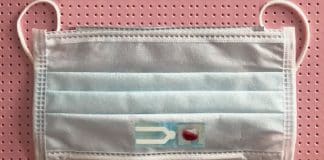 Engenheiros projetam novas máscaras faciais com tira de teste para detectar COVID-19 Engenheiros projetam novas máscaras faciais com tira de teste para detectar COVID-19