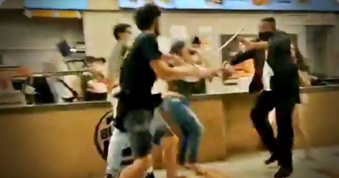 Funcionárias do Burger King em São Paulo são agredidas por clientes em confusão generalizada