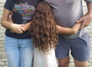 Menina adotada há 6 anos é entregue à avó paterna após Justiça negar recurso