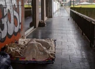 Morador de rua achado sem vida em estação ferroviária tinha mais de R$600 mil no banco