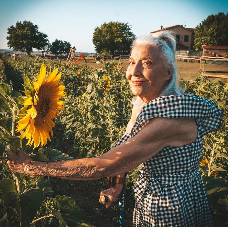contioutra.com - “Não há tempo para ficar triste”: influenciadora de 90 anos conquista as redes com sua mensagem positiva