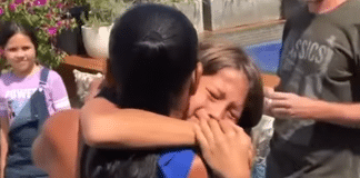 Menino pede como presente de aniversário para rever a babá e nos lembra da importância dessa profissão