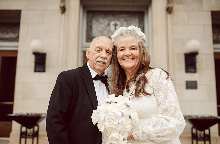 contioutra.com - Casal comemora 50 anos de casamento recriando a sess&atilde;o de fotos que fizeram em 1971