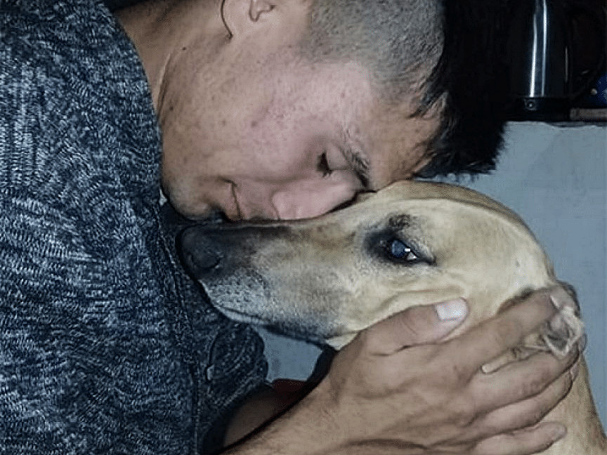 contioutra.com - Em desespero ap&oacute;s ter seu c&atilde;o roubado, homem oferece seu carro a quem o encontrar