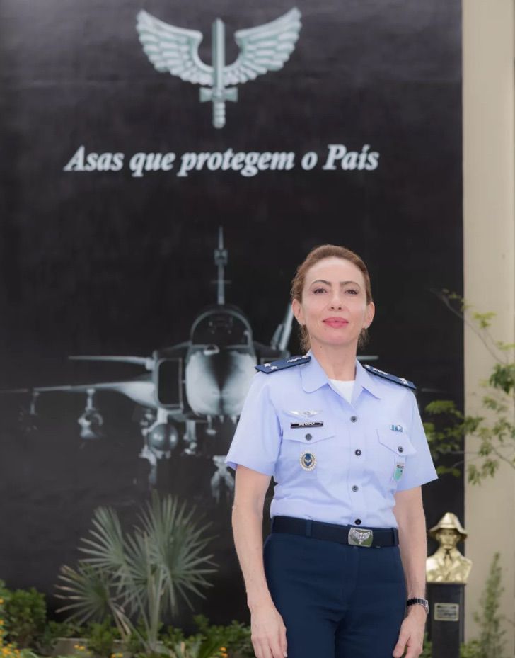 contioutra.com - EMPODERAMENTO: Ela é a primeira mulher a se tornar oficial-general da Força Aérea Brasileira.
