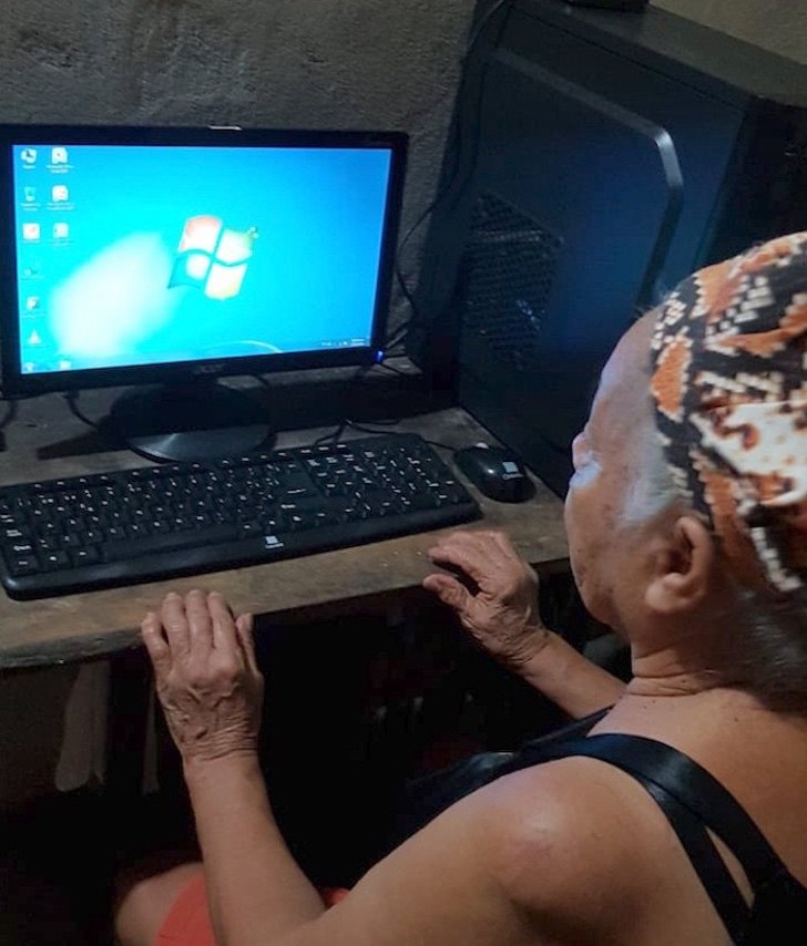 contioutra.com - Universitários dão computador a estudante de 81 anos sem recursos.
