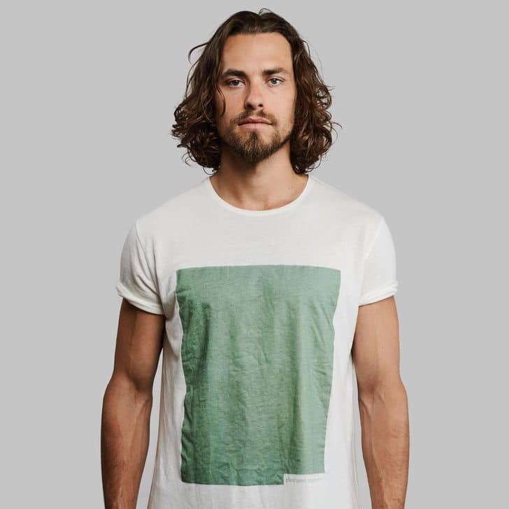 Empresários criam camisetas biodegradáveis que podem ser plantadas e se tornar alimento para o solo contioutra.com - Empresários criam camisetas biodegradáveis que podem ser plantadas e se tornar alimento para o solo