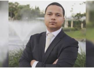 Quando bebê, ele foi abandonado no lixo pelos pais. Hoje é um empresário multimilionário