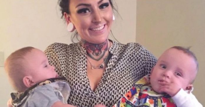 Mãe falece em acidente depois de envolver filhos gêmeos em seu próprio corpo para salvá-los