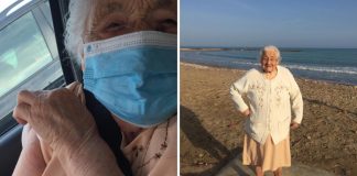 Vovó sorri e comemora dando um passeio na praia após tomar a vacina