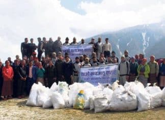 Exército do Nepal limpa o Everest ao coletar duas toneladas de lixo e entulho
