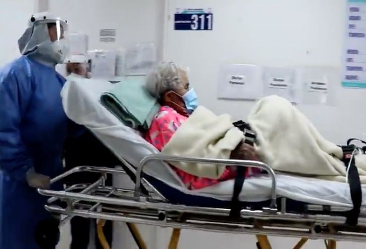 contioutra.com - Vovó de 104 anos venceu o coronavírus pela segunda vez e teve despedida com aplausos no hospital