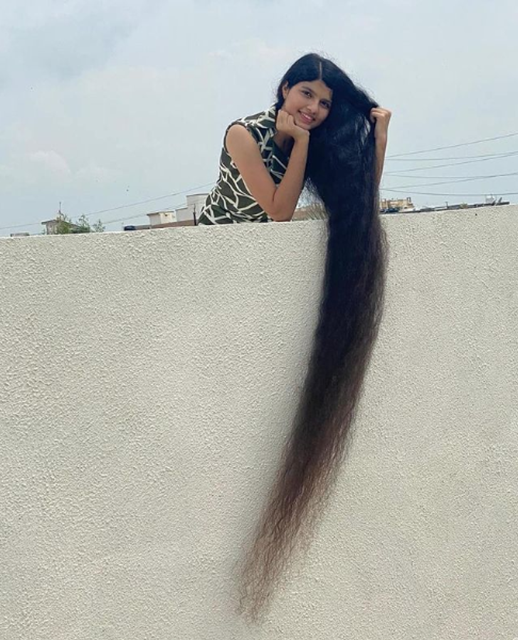 contioutra.com - Jovem conhecida como "Rapunzel" da Índia corta o cabelo após 12 anos; assista