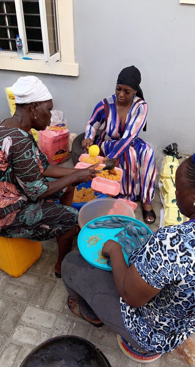 contioutra.com - Mulher inspira cozinhando marmita para mais de mil pessoas no mês do Ramadã