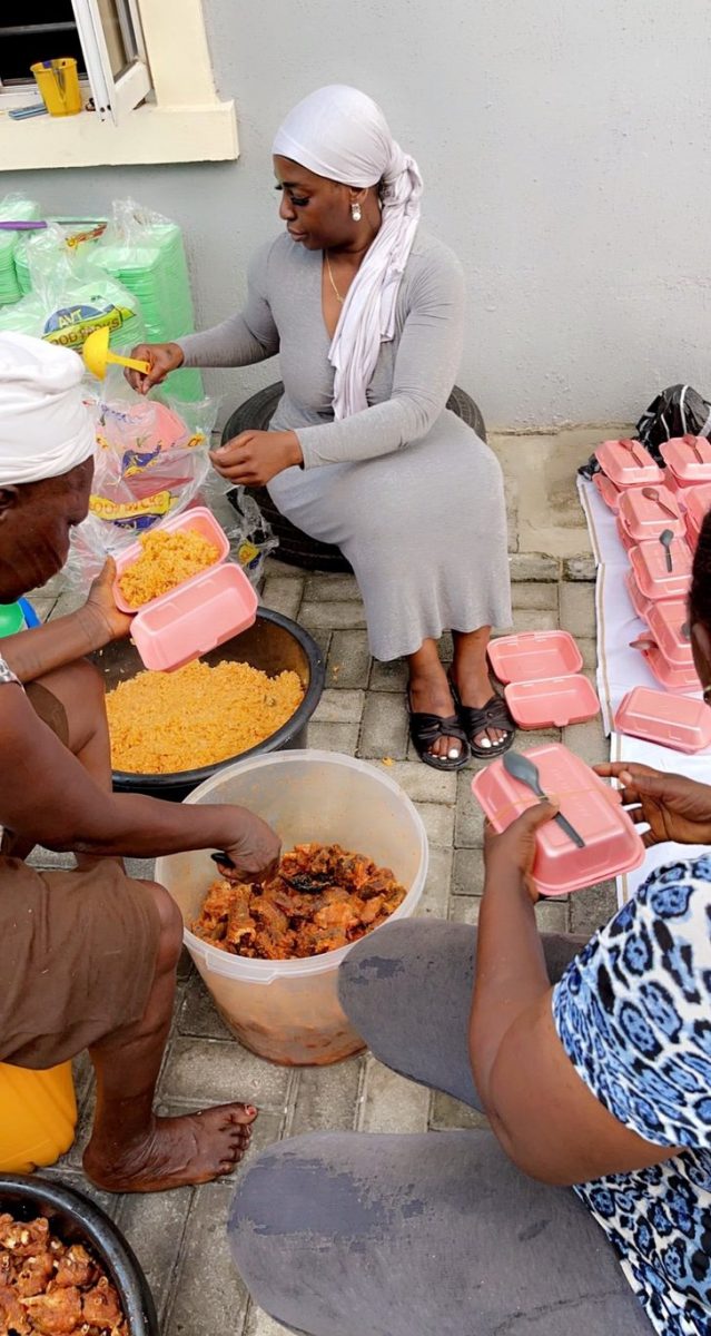 contioutra.com - Mulher inspira cozinhando marmita para mais de mil pessoas no mês do Ramadã