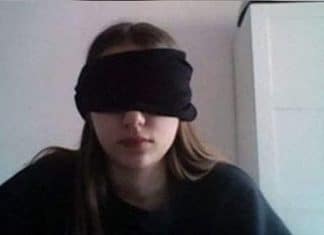 Aluna foi forçada pelo professor a vendar os olhos enquanto ele a questionava em avaliação