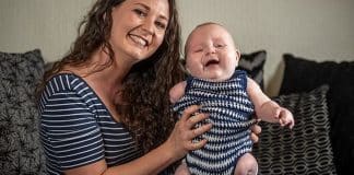 Mãe decidiu dar à luz sabendo que filho viria sem pernas e sem braços: “Para mim é perfeito”