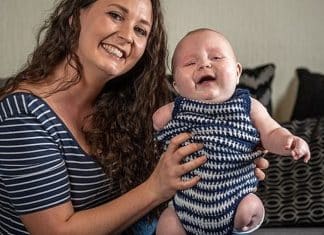 Mãe decidiu dar à luz sabendo que filho viria sem pernas e sem braços: “Para mim é perfeito”