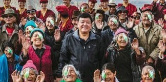 Médico devolve a visão a mais de 130.000 pessoas necessitadas gratuitamente Médico devolve a visão a mais de 130.000 pessoas necessitadas gratuitamente