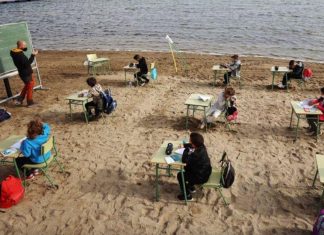 “Ar Limpo”: Escola na Espanha dá aulas presenciais na praia.