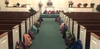 Alunos realizam último desejo de professora com câncer e arrecadam materiais escolares em seu funeral