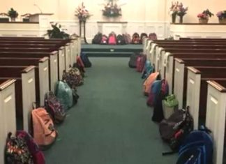 Alunos realizam último desejo de professora com câncer e arrecadam materiais escolares em seu funeral