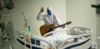 Médico canta e ora por um paciente com coronavírus em hospital de Belém