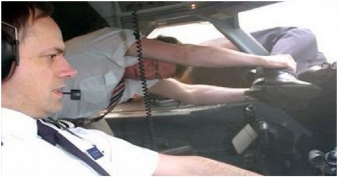 A incrível história do piloto que ficou preso fora do avião a 7.000 metros e sobreviveu