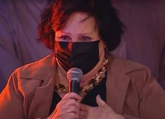 ‘Não sou forte como todo mundo’, confessa mãe de Paulo Gustavo em missa de 7º dia