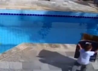 Menino de três anos cai em piscina e consegue se salvar graças às aulas de natação