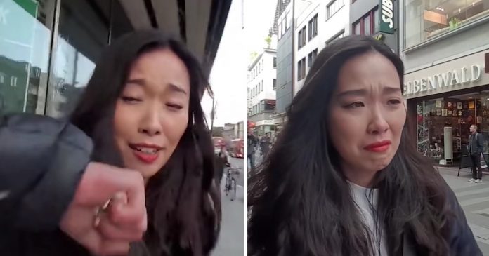 Jovem coreana se grava andando pelas ruas para expôr preconceito contra asiáticos
