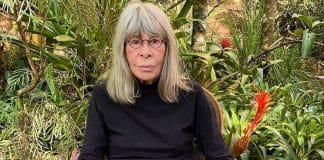 Rita Lee recebe diagnóstico de tumor no pulmão esquerdo Rita Lee recebe diagnóstico de tumor no pulmão esquerdo