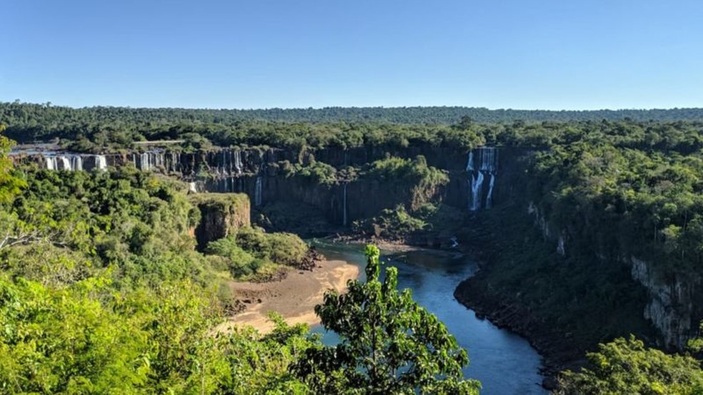 contioutra.com - Com ausência de chuvas, cataratas estão irreconhecíveis: 'O Iguaçu é um rio doente'