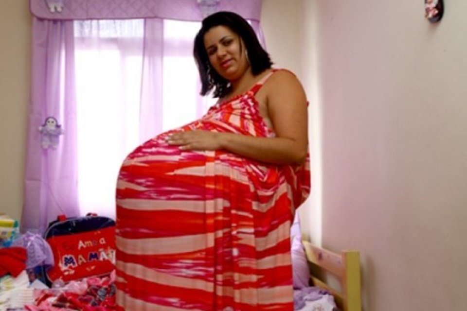 contioutra.com - Bebê filha de influencer ganha festa com tema "grávida de Taubaté"
