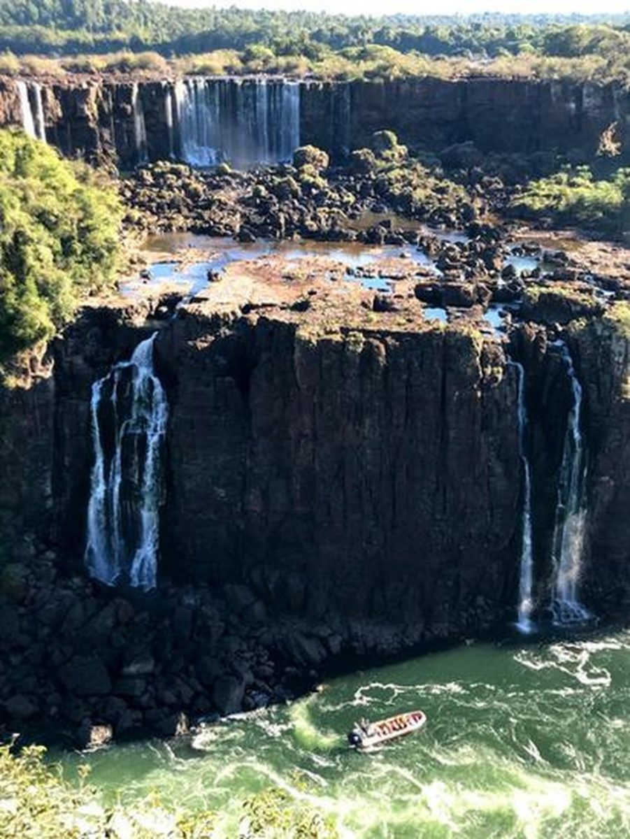 contioutra.com - Com ausência de chuvas, cataratas estão irreconhecíveis: 'O Iguaçu é um rio doente'