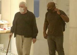 Após curar depressão, Marco Nanini passeia de bengala em shopping do Rio