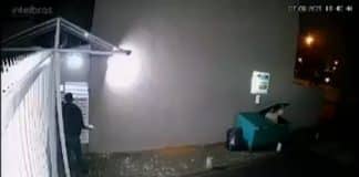 Homem em situação de rua entra em caçamba para se proteger do frio e surpreende “vizinho” Homem em situação de rua entra em caçamba para se proteger do frio e surpreende “vizinho”