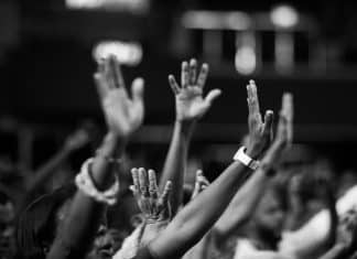 Homem anuncia assalto a fiéis e falece após oração de pastor em BH