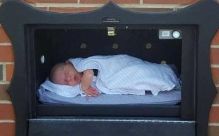 contioutra.com - Caixa de correio para bebês abandonados na Bélgica recebe uma criança após 2 anos vazia