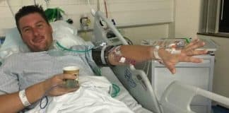 Bombeiro é submetido a cirurgia no coração por causa de pipoca presa nos dentes Bombeiro é submetido a cirurgia no coração por causa de pipoca presa nos dentes