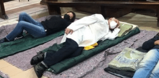 Durante passagem de frente fria por SP, padre Júlio Lancellotti acolhe desabrigados em igreja