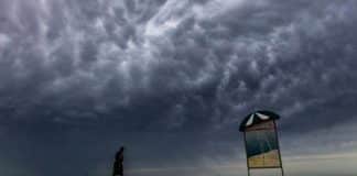 Dubai “planta” nuvens e faz chover artificialmente, no que tem sido acusado de “brincar de Deus”