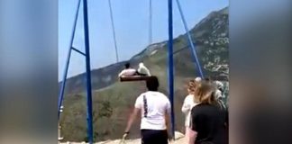Mulheres caem de balanço no alto de desfiladeiro a 6.000 pés de altura (VÍDEO)