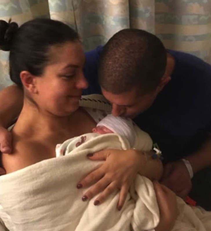 contioutra.com - “Ninguém me deu os parabéns pela chegada da minha filha”: Mãe acusa rejeição de seu bebê com síndrome rara