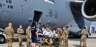 Mulher afegã grávida dá a luz dentro de avião militar dos EUA