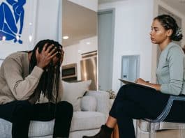 Conversar com amigos é terapêutico, mas não é psicoterapia