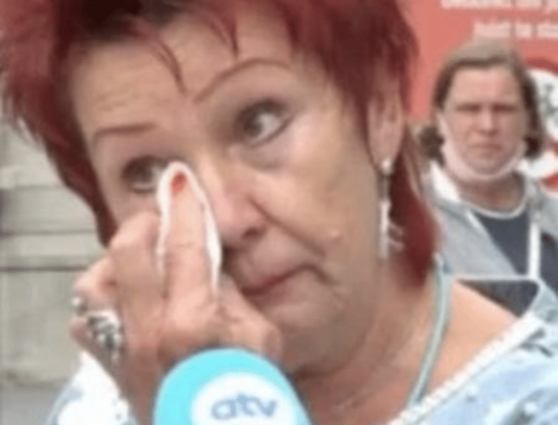 contioutra.com - Mulher &eacute; expulsa de Zoo ap&oacute;s quatro anos de caso com chimpanz&eacute;: &ldquo;Eu amo ele e ele me ama&rdquo;