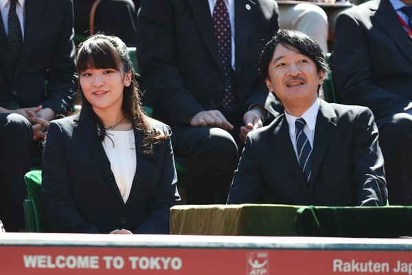 contioutra.com - Princesa japonesa abdica de bolsa realeza de 6,7 milhões para se casar com namorado da faculdade
