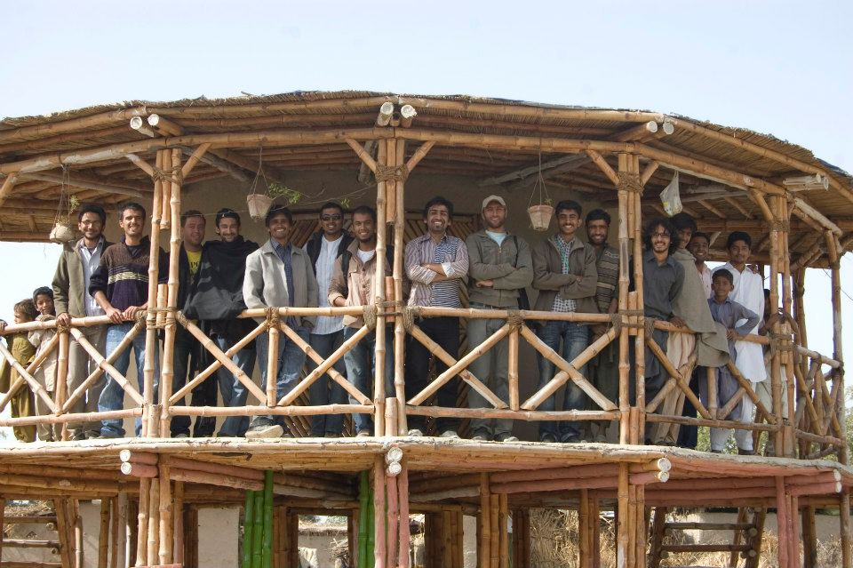 contioutra.com - Arquiteta cria impressionante projeto social construindo mais de 1.150 abrigos no Paquistão